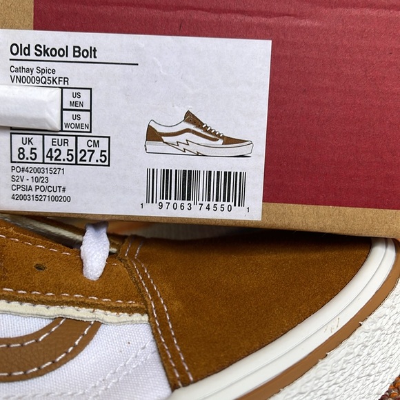 Vans Men’s Old Skool Bolt
Cathay Spice
VN0009Q5KFR
Sneakers - Picture 16 of 16